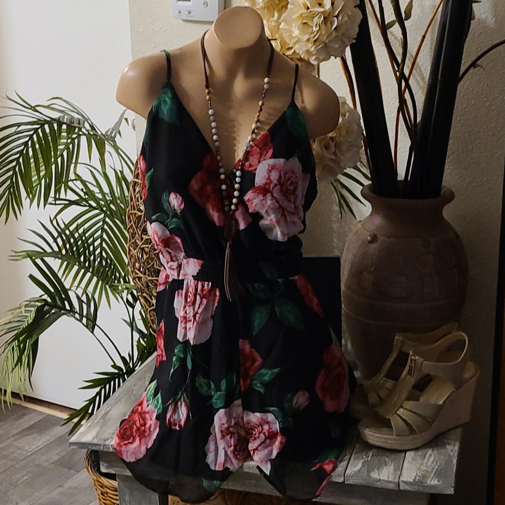 CHARLOTTE RUSSE SUMMER MED MULTI ROMPER - Picture 2 of 16